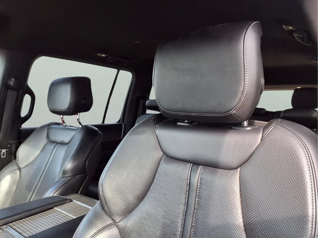 Used 2024 Jeep Wagoneer Series II w/ Flexible Seating Group RWD image 17