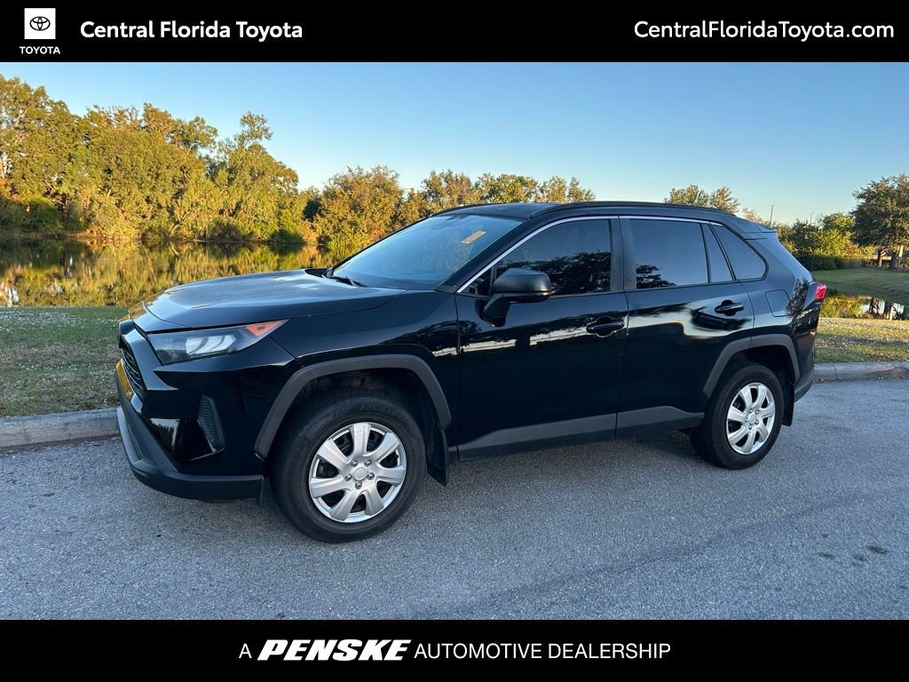 Used 2020 Toyota RAV4 LE image 1