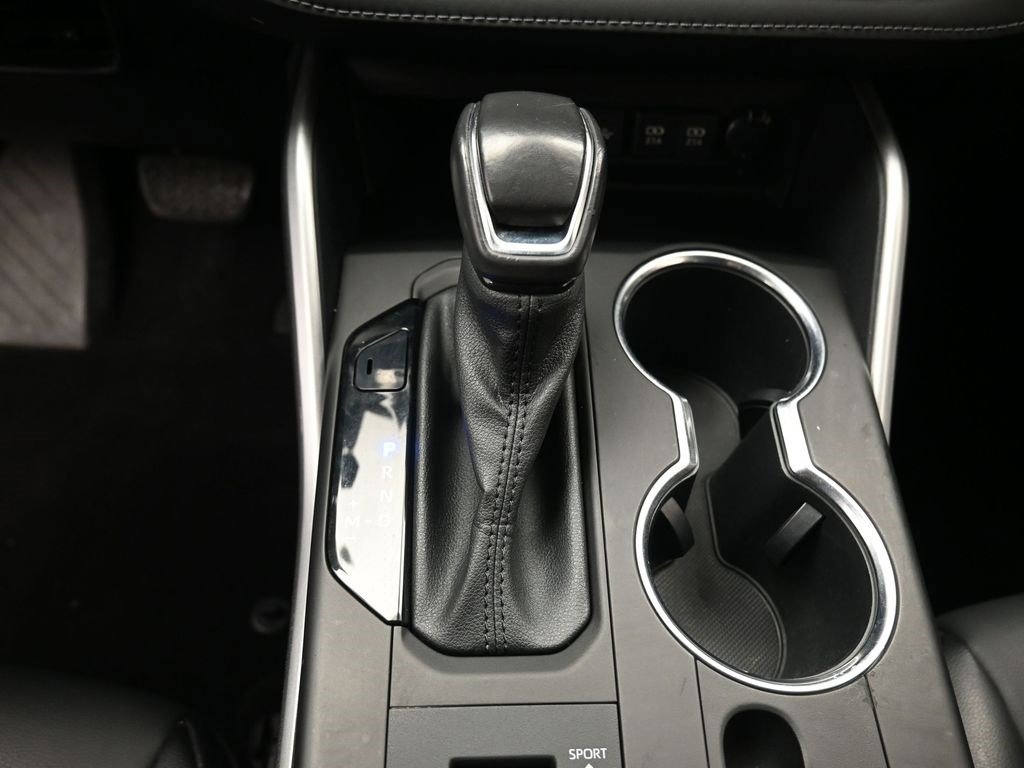 Used 2021 Toyota Highlander XLE image 24