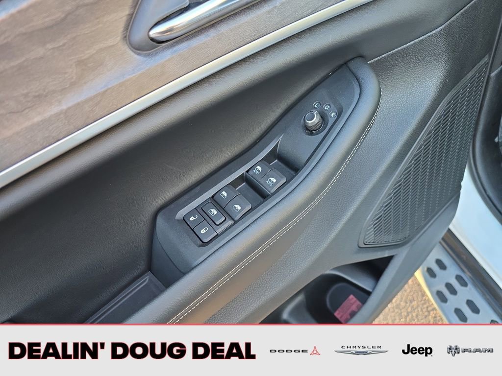 Used 2025 Jeep Grand Cherokee Limited w/ Trailer Tow Package image 13