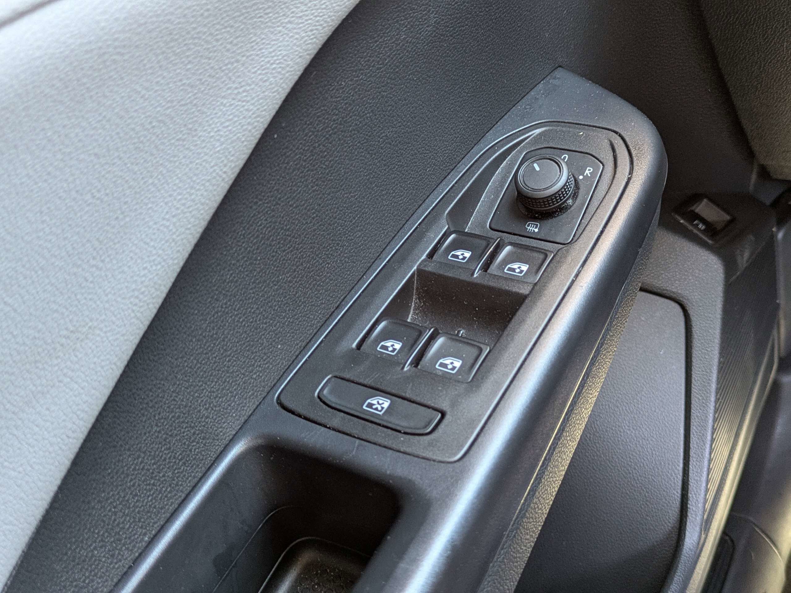 Used 2024 Volkswagen Taos SE image 23