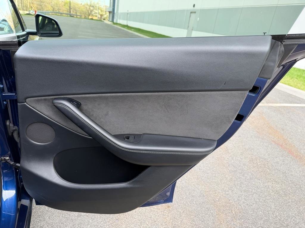 Used 2022 Tesla Model Y Long Range image 21