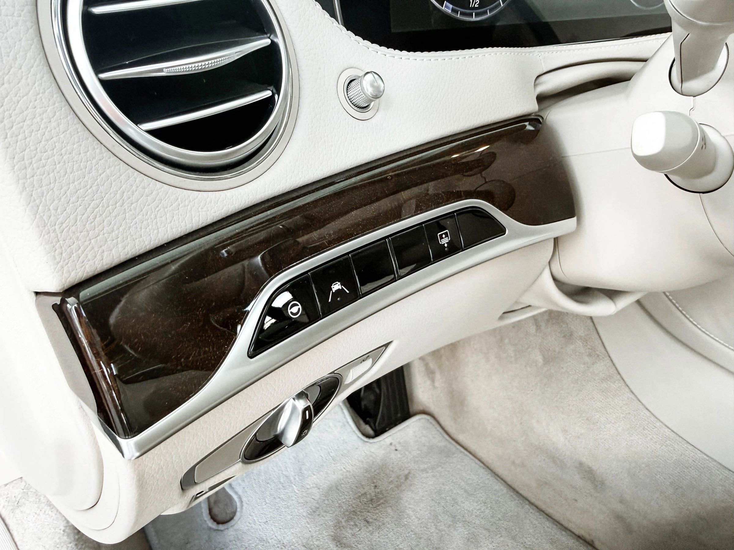 Used 2019 Mercedes-Benz S 560 Sedan image 24