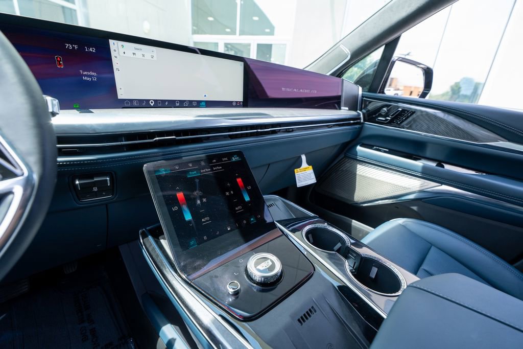 Used 2025 Cadillac Escalade IQ Luxury 2 w/ LPO, Premium Carpet Package AWD/4WD image 41