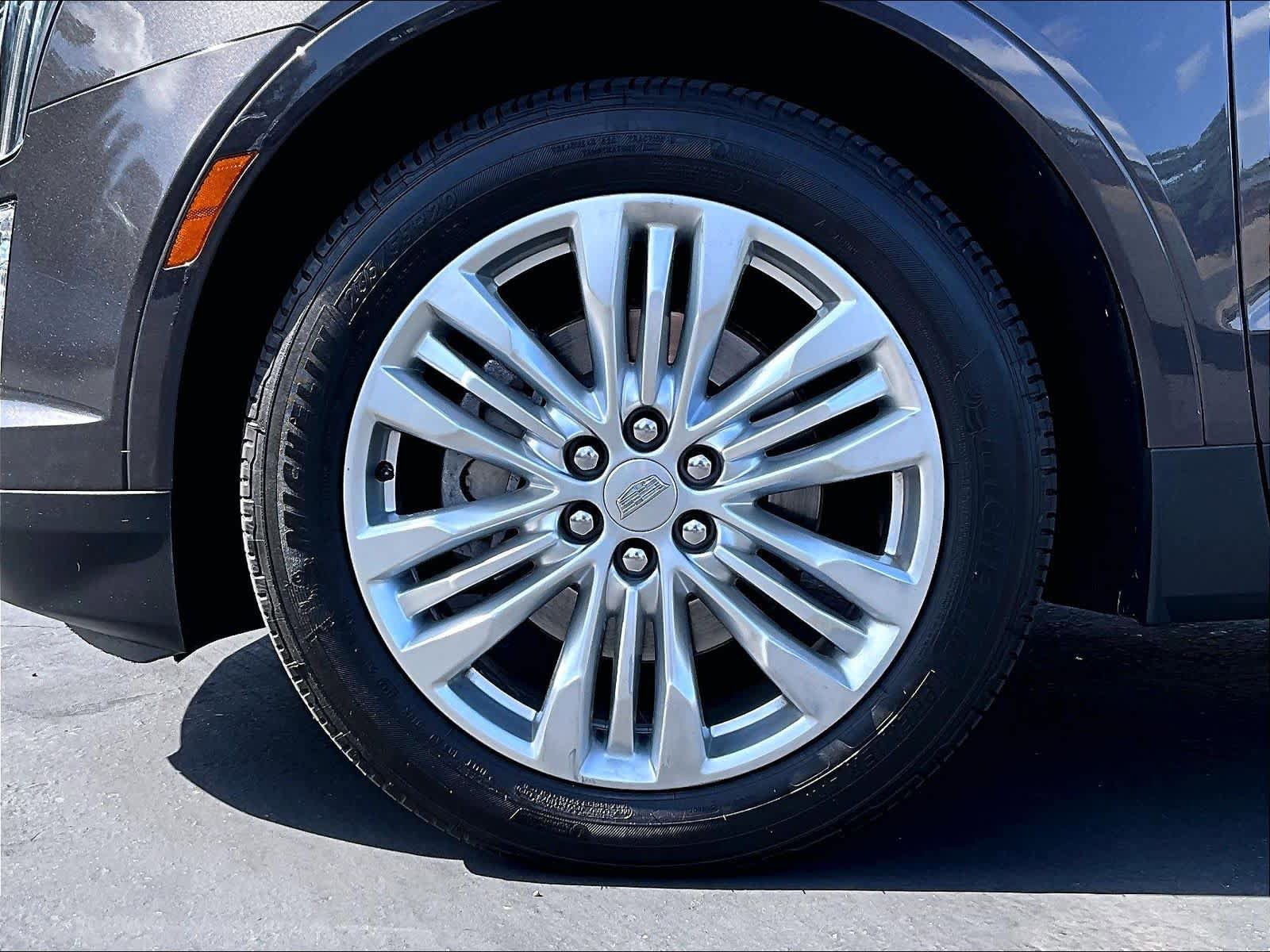 Used 2018 Cadillac XT5 Luxury w/ Driver Awareness Package AWD/4WD image 11
