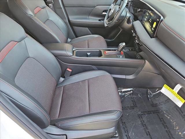 Certified 2025 Nissan Kicks SR FWD image 26