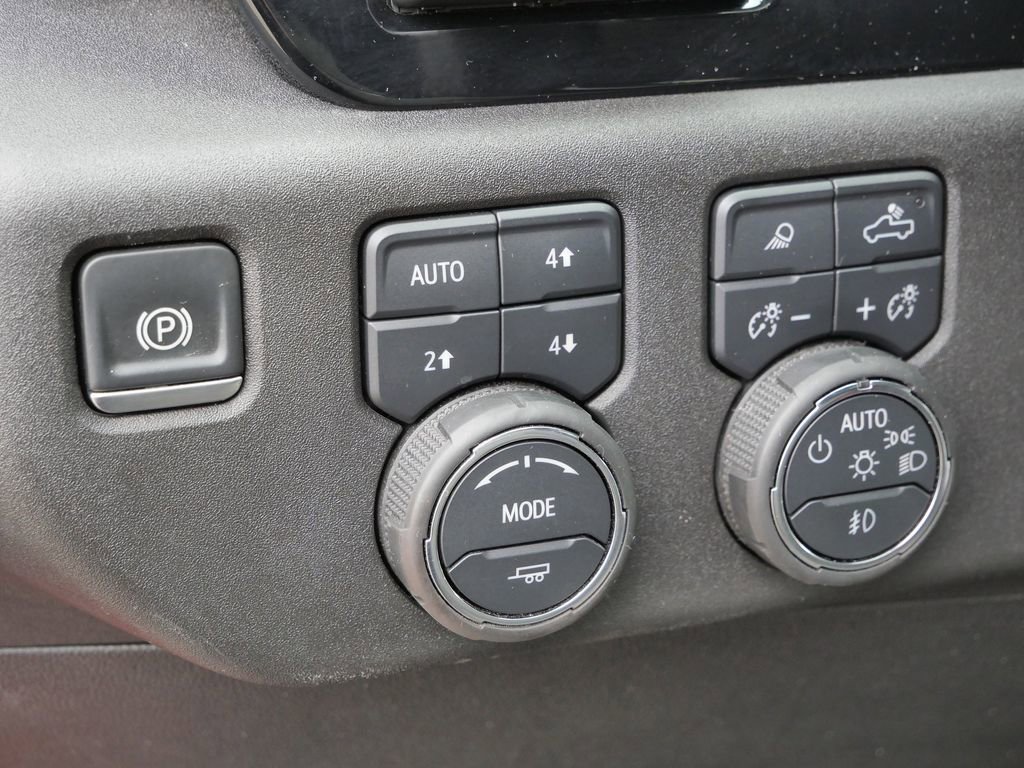 Used 2025 Chevrolet Silverado 2500 ZR2 w/ Technology Package image 36