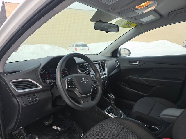 Used 2022 Hyundai Accent SEL image 11