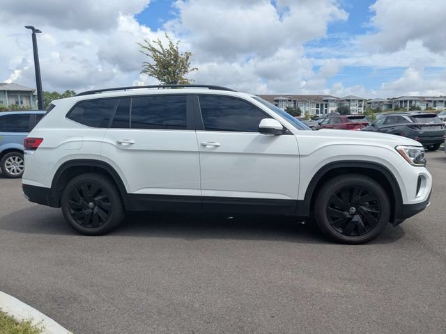 Used 2024 Volkswagen Atlas SE FWD image 2