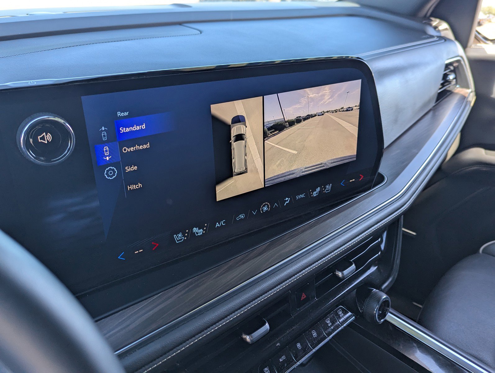 Certified 2025 Chevrolet Suburban Premier image 29