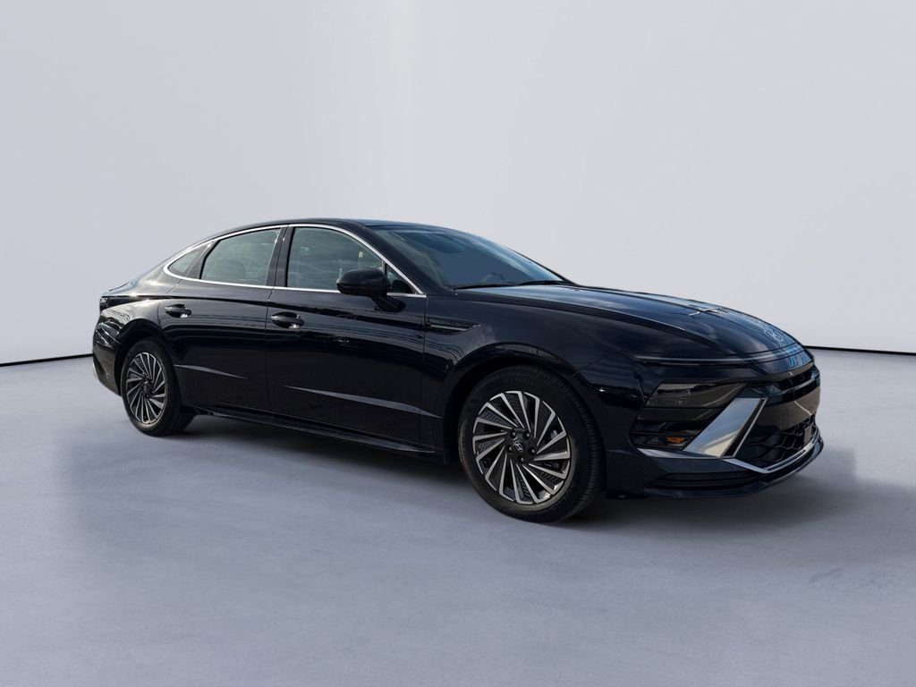 Used 2025 Hyundai Sonata SEL FWD image 1