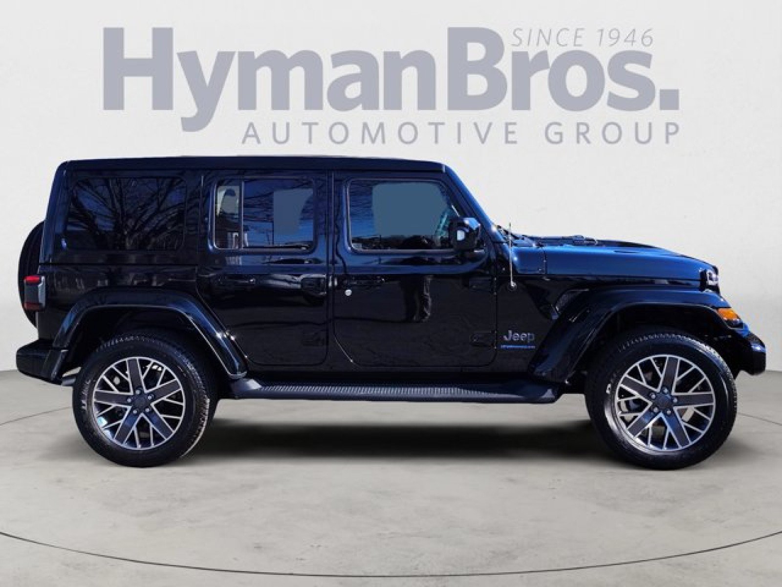 Used 2023 Jeep Wrangler Unlimited Sahara AWD/4WD image 2