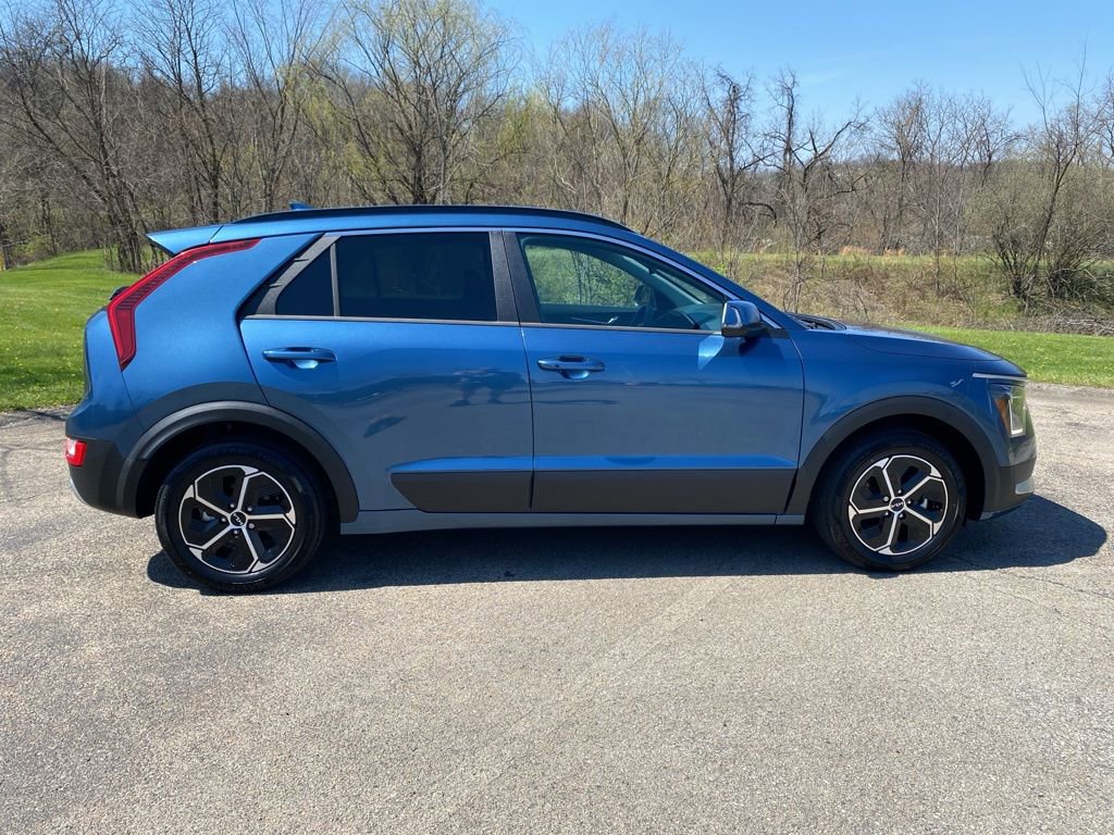 Certified 2024 Kia Niro EX image 2