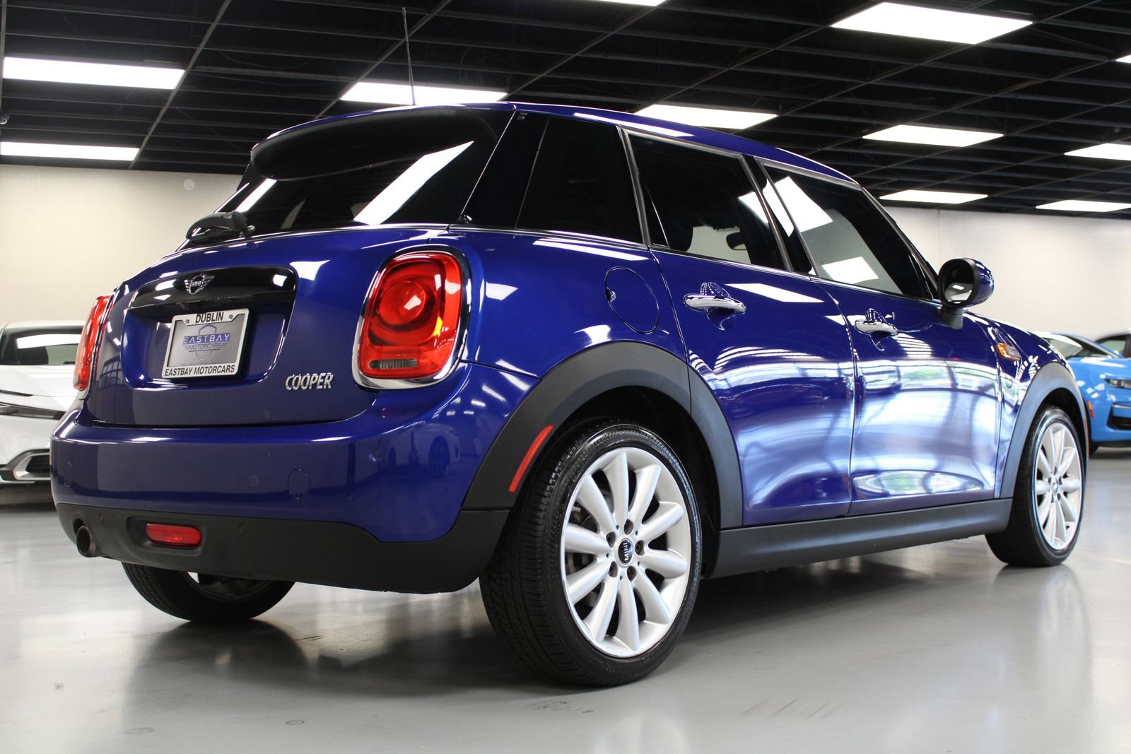 Used 2019 MINI Cooper 4-Door Hardtop image 11