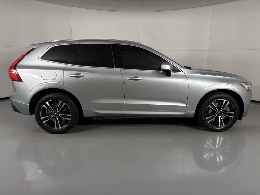 Used 2018 Volvo XC60 T6 Momentum w/ Vision Package image 9