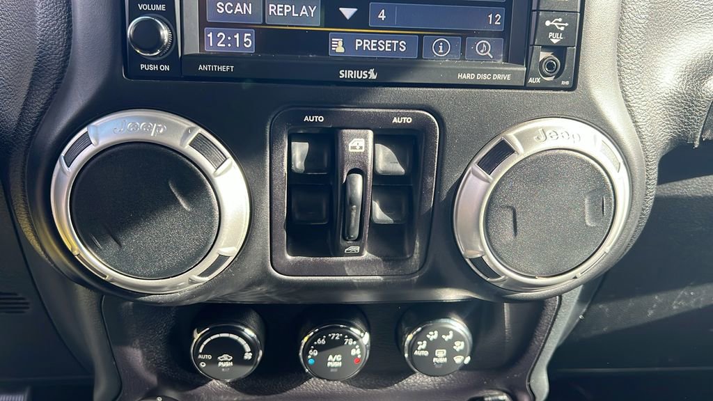 Used 2017 Jeep Wrangler Unlimited Sahara w/ Connectivity Group image 31