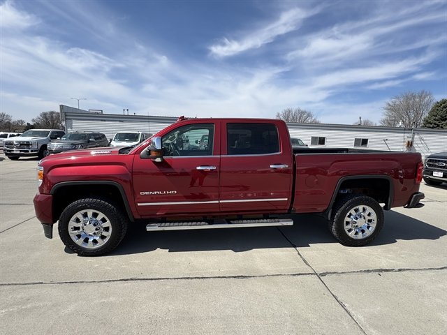 Used 2019 GMC Sierra 2500 Denali w/ Duramax Plus Package AWD/4WD image 5