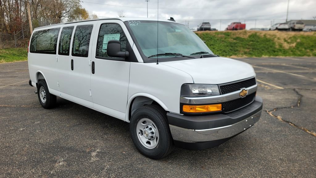 New 2025 Chevrolet Express 2500 Extended image 17