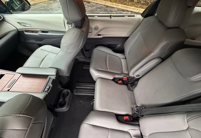 Used 2022 Toyota Sienna XLE FWD image 35