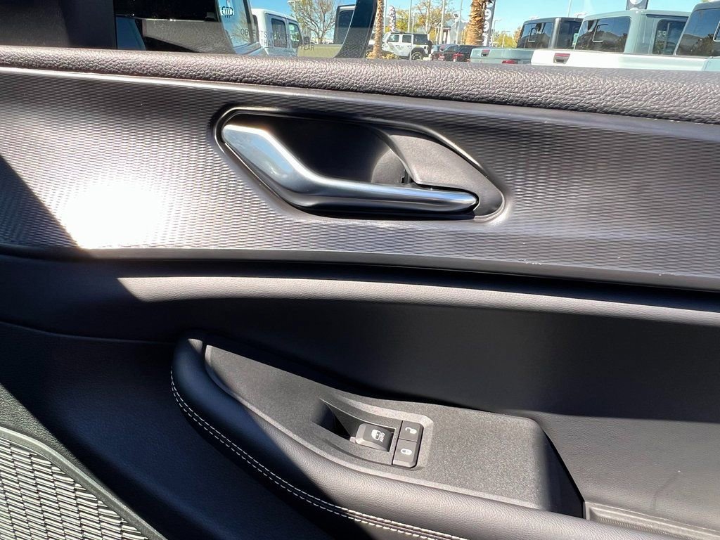 New 2025 Jeep Grand Cherokee L Altitude image 14