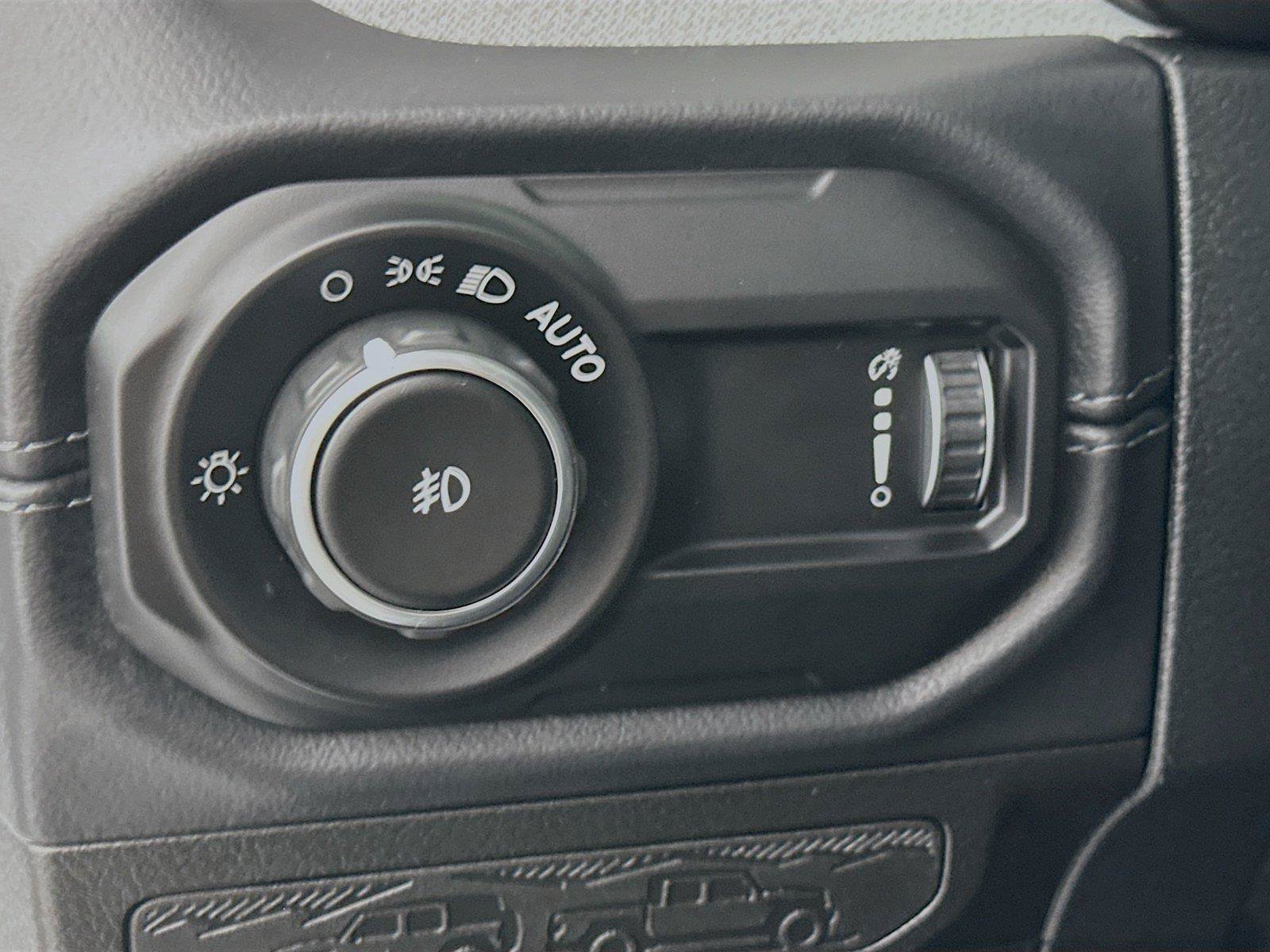 Used 2026 Jeep Wrangler Unlimited Sahara AWD/4WD image 14