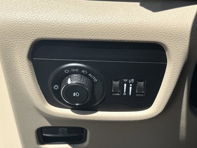 Certified 2024 Jeep Grand Cherokee Limited w/ Black Appearance Package image 26