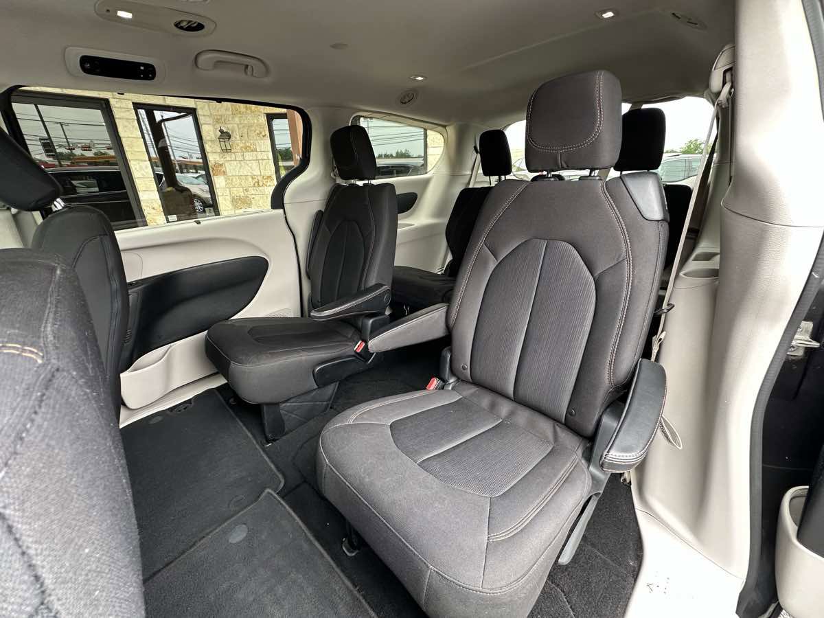 Used 2019 Chrysler Pacifica Touring Plus FWD image 8