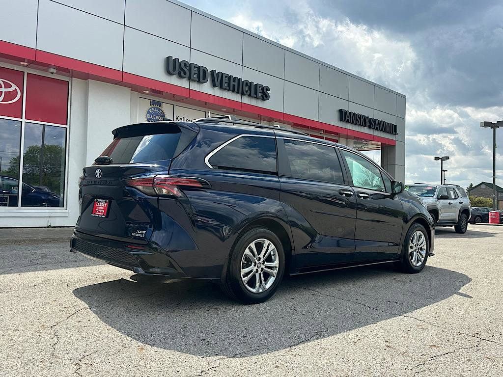 Certified 2022 Toyota Sienna XSE AWD/4WD image 6