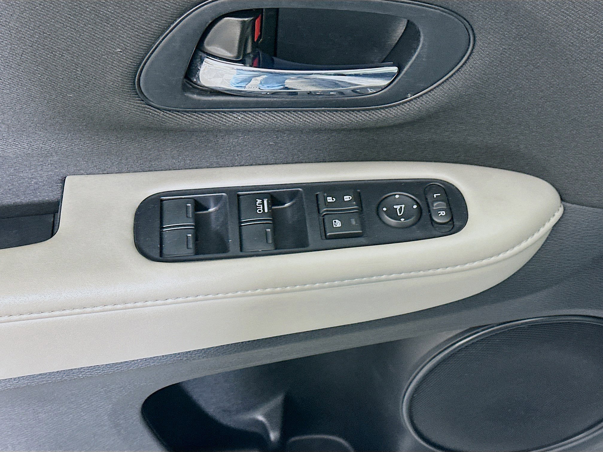 Used 2022 Honda HR-V LX image 15