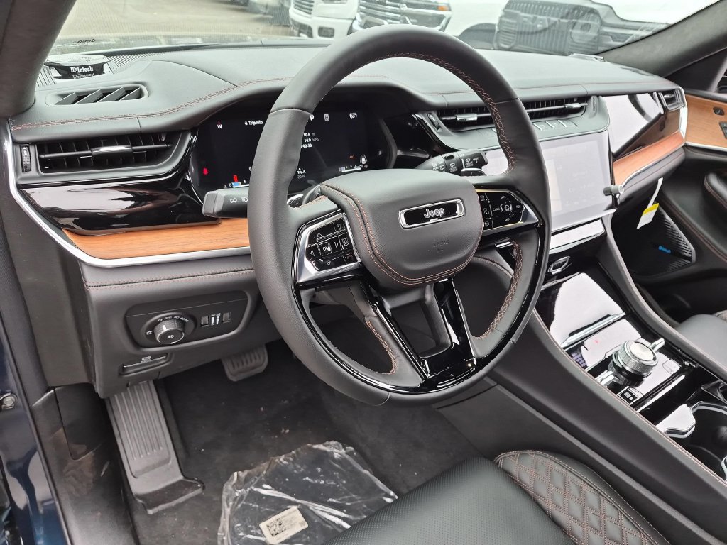 New 2027 Jeep Grand Cherokee Summit AWD/4WD image 13