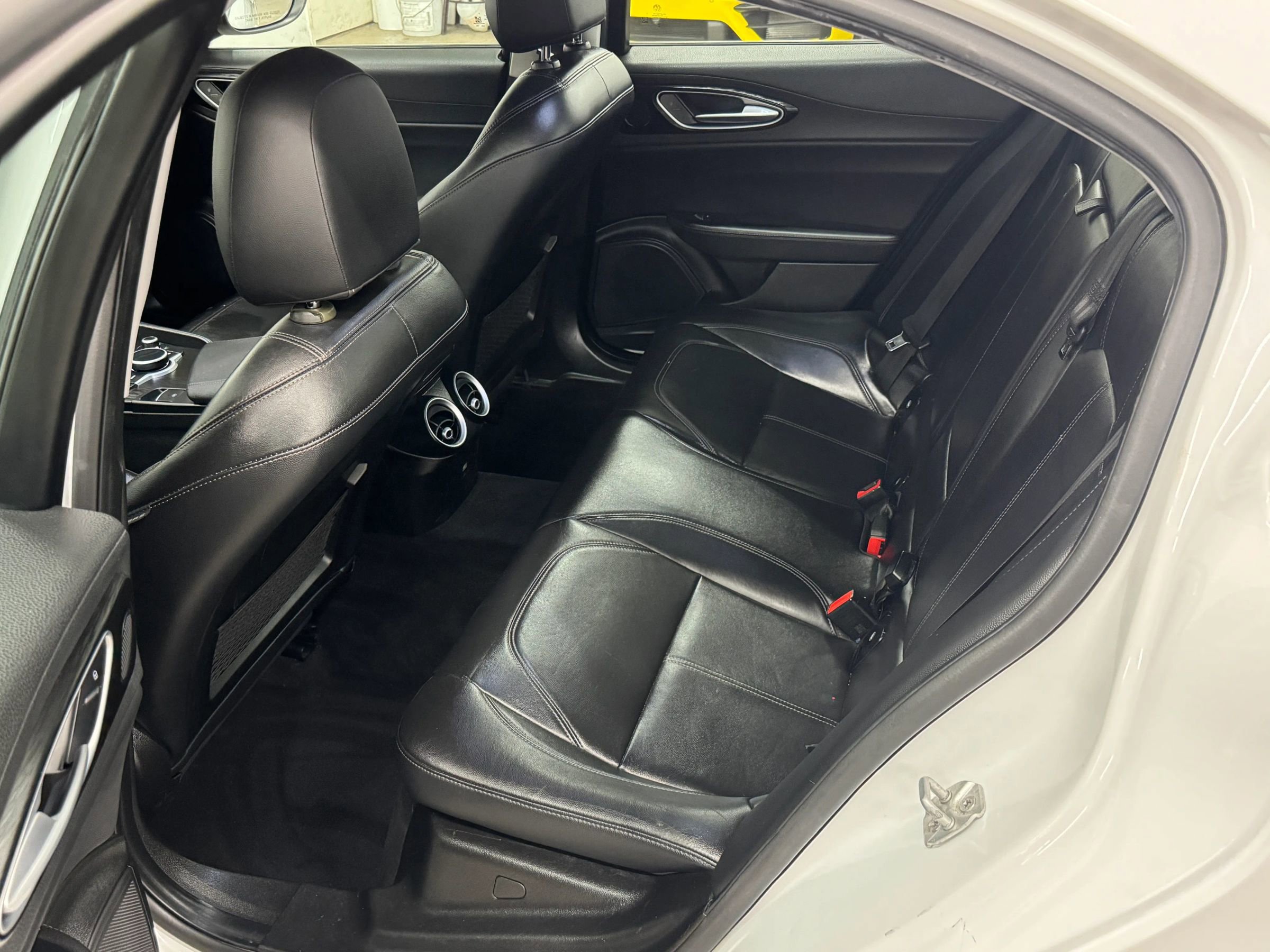 Used 2017 Alfa Romeo Giulia image 24