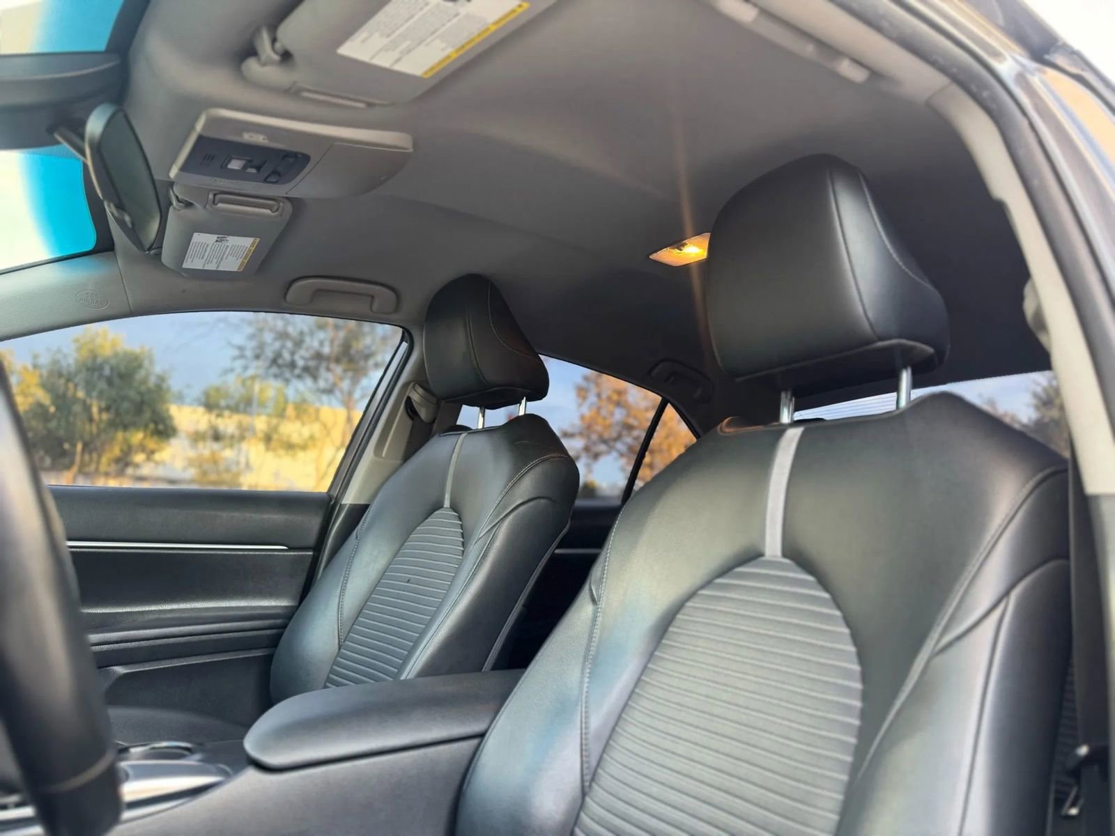 Used 2020 Toyota Camry SE image 10