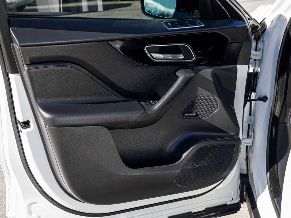 Used 2020 Jaguar F-PACE Premium image 9