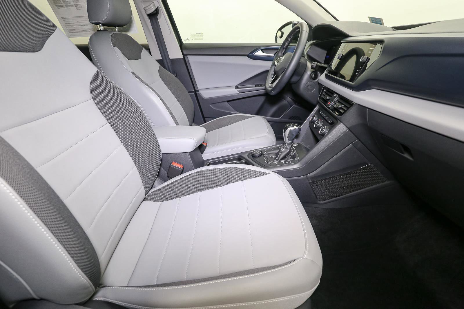 Certified 2022 Volkswagen Taos SE w/ Panoramic Sunroof Package AWD/4WD image 21