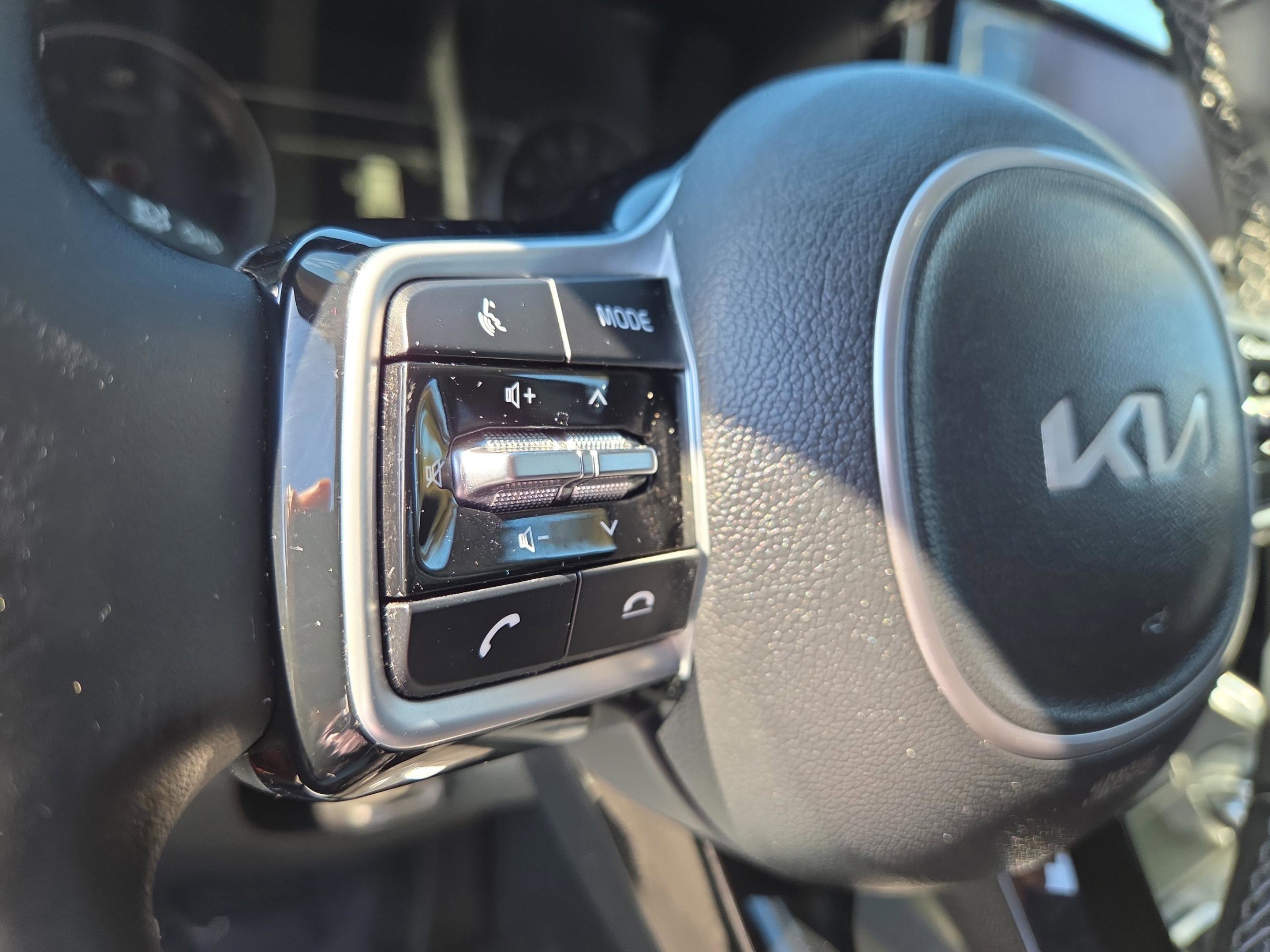 Used 2022 Kia Sorento EX w/ Panoramic Sunroof Package image 13