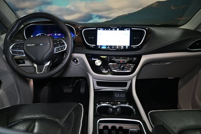 Used 2023 Chrysler Pacifica Limited FWD image 69