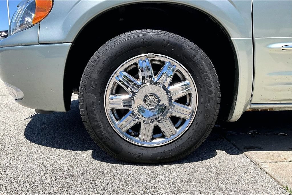 Used 2004 Chrysler Town & Country Limited w/ Trailer Tow Group AWD/4WD image 10