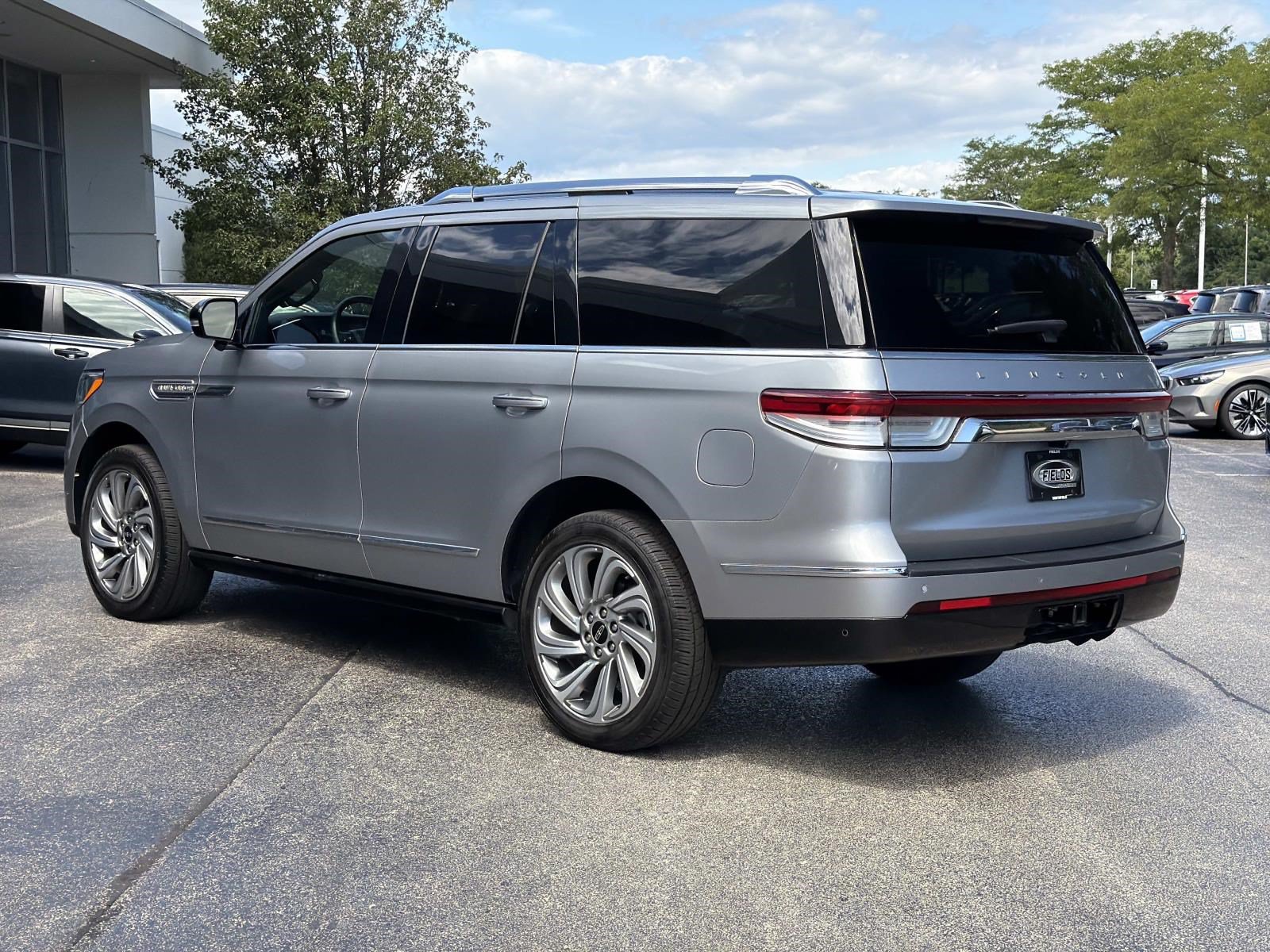 Used 2023 Lincoln Navigator Reserve AWD/4WD image 7
