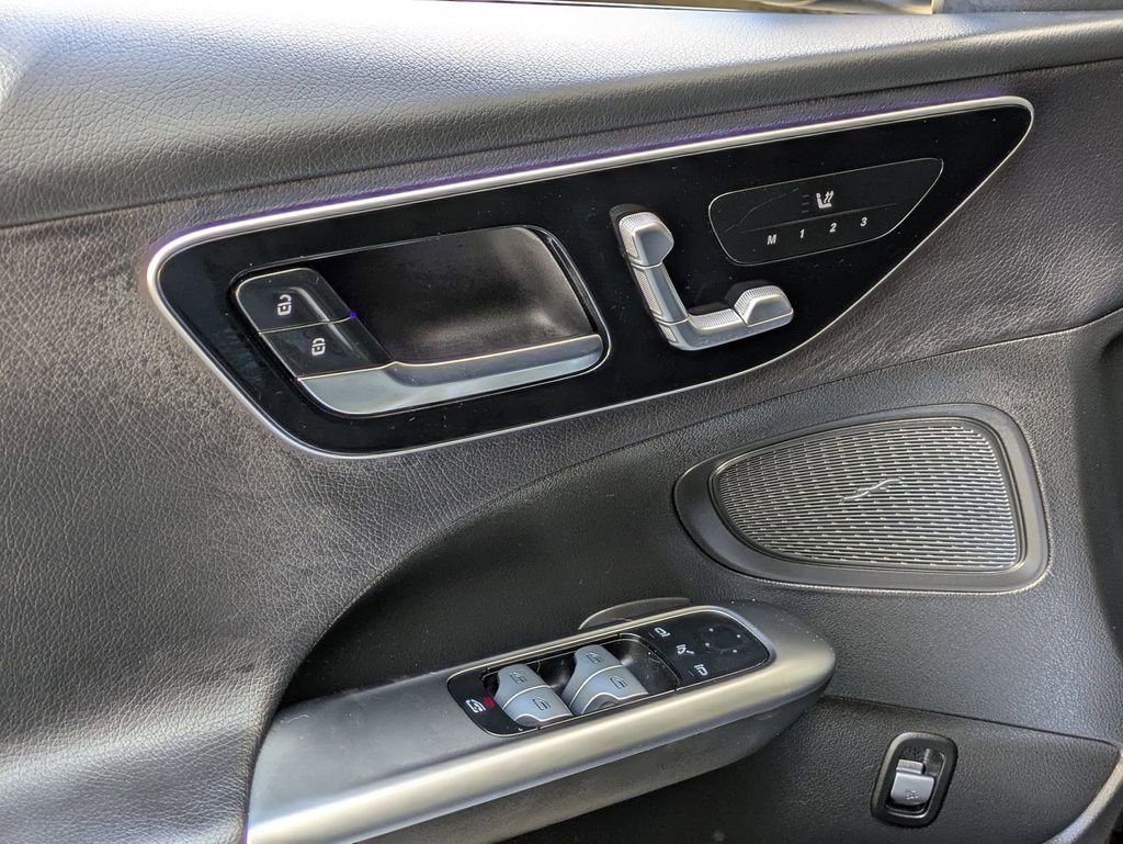 Used 2025 Mercedes-Benz C 300 Sedan image 13