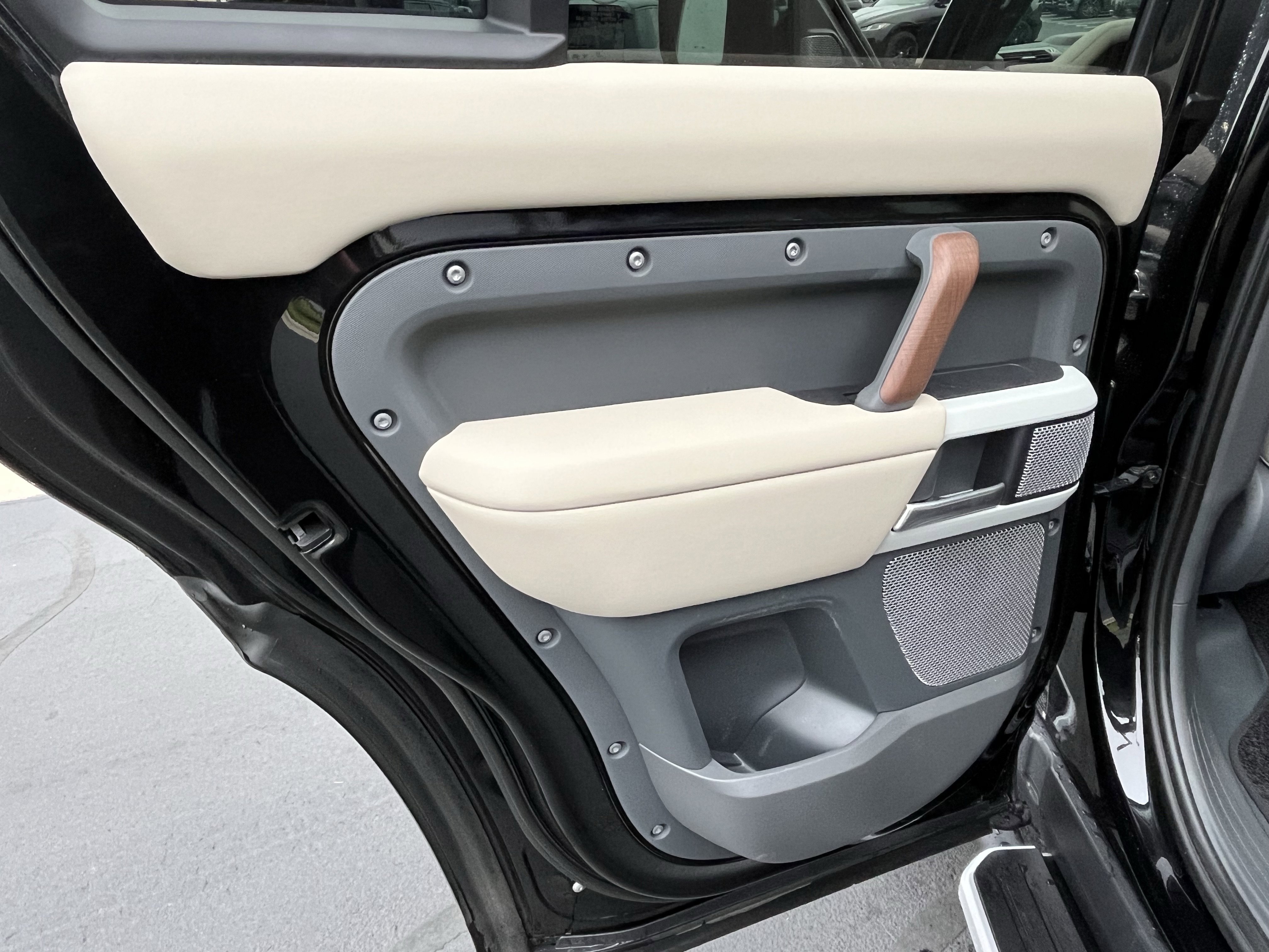 Used 2024 Land Rover Defender 130 S image 26