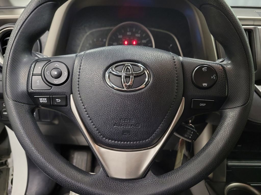 Used 2015 Toyota RAV4 LE image 18