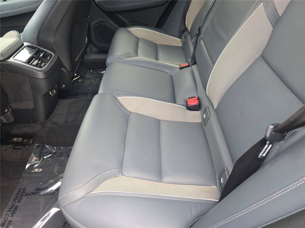 Used 2020 Volvo XC60 T5 R-Design w/ Protection Package Premier FWD image 13