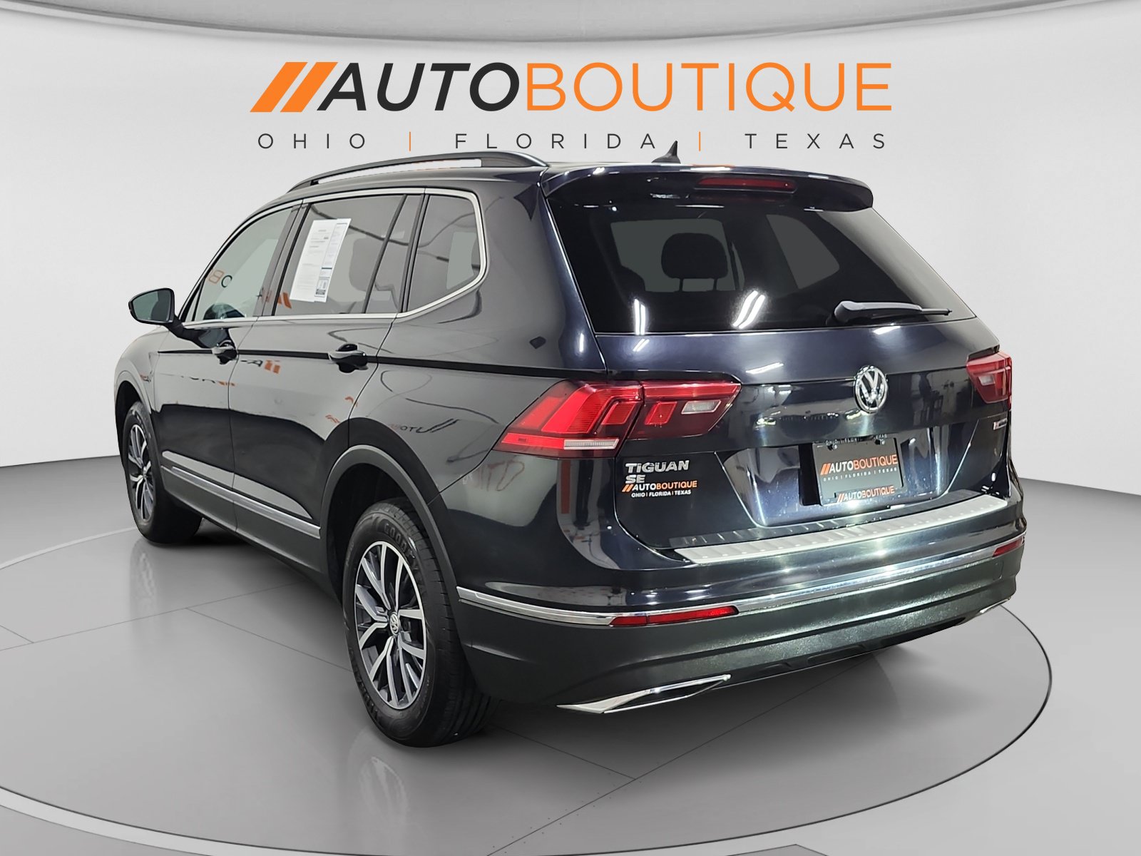 Used 2020 Volkswagen Tiguan SE w/ Panoramic Sunroof Package AWD/4WD image 3