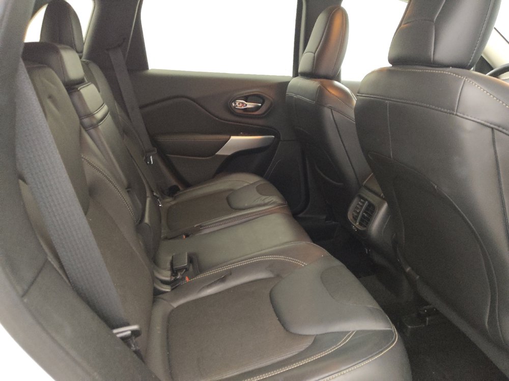 Used 2018 Jeep Cherokee Latitude Plus image 19