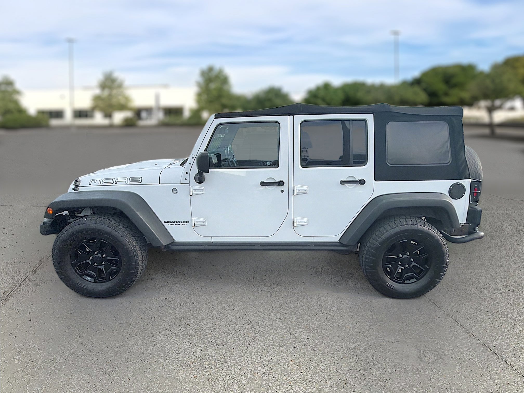 Used 2013 Jeep Wrangler Unlimited Sahara image 4
