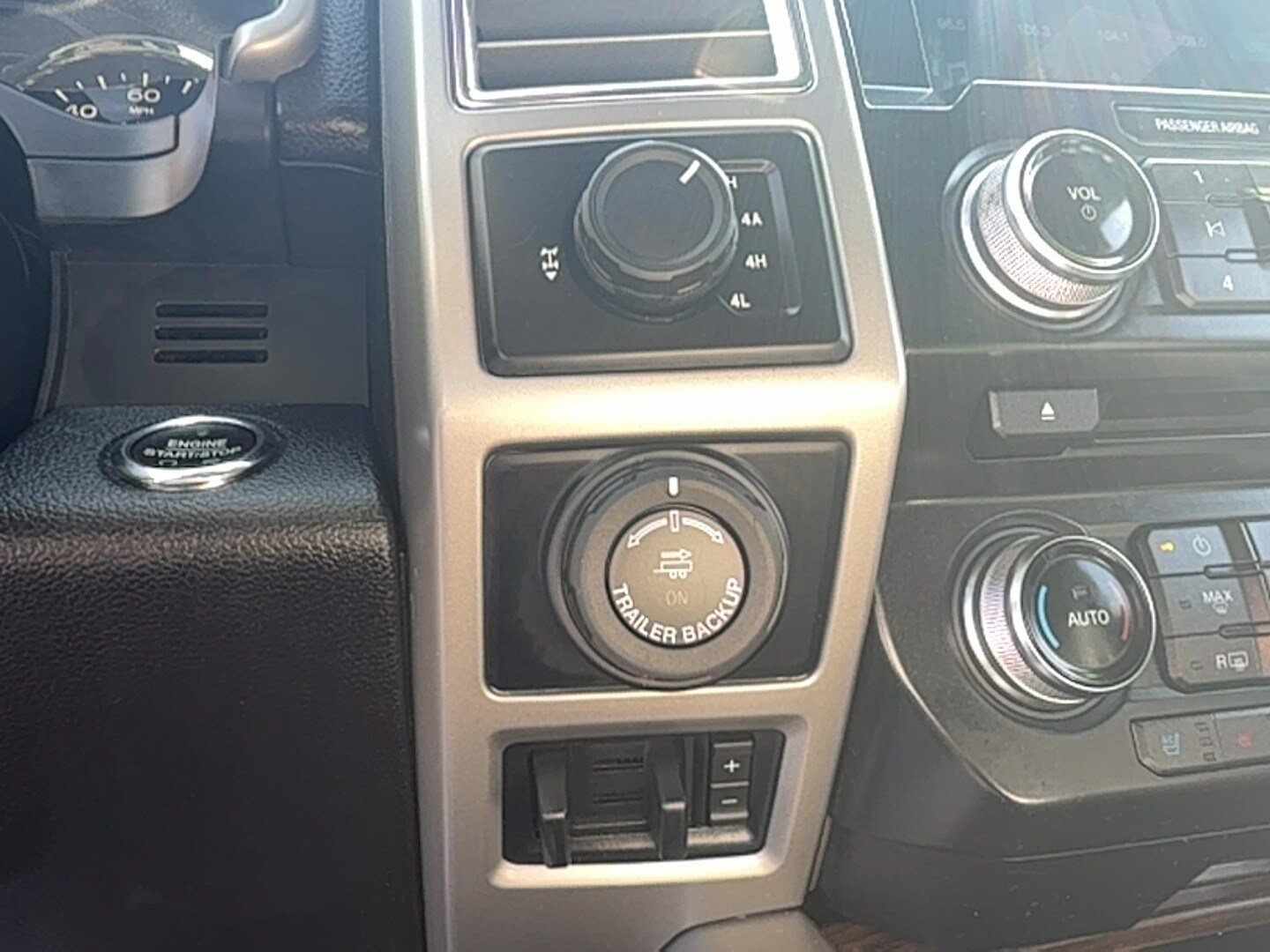 Used 2016 Ford F150 Lariat w/ Equipment Group 502A Luxury AWD/4WD image 30