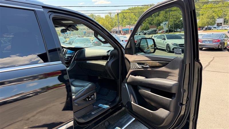 Used 2017 Cadillac Escalade Platinum AWD/4WD image 36