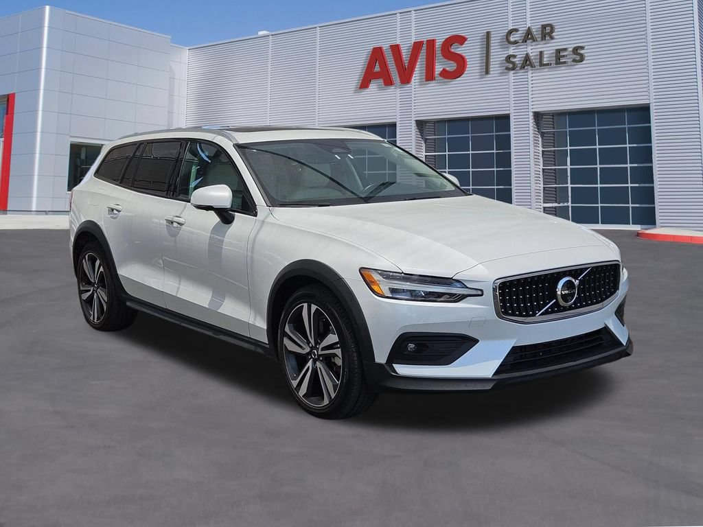 Used 2025 Volvo V60 B5 Cross Country Plus AWD/4WD image 9