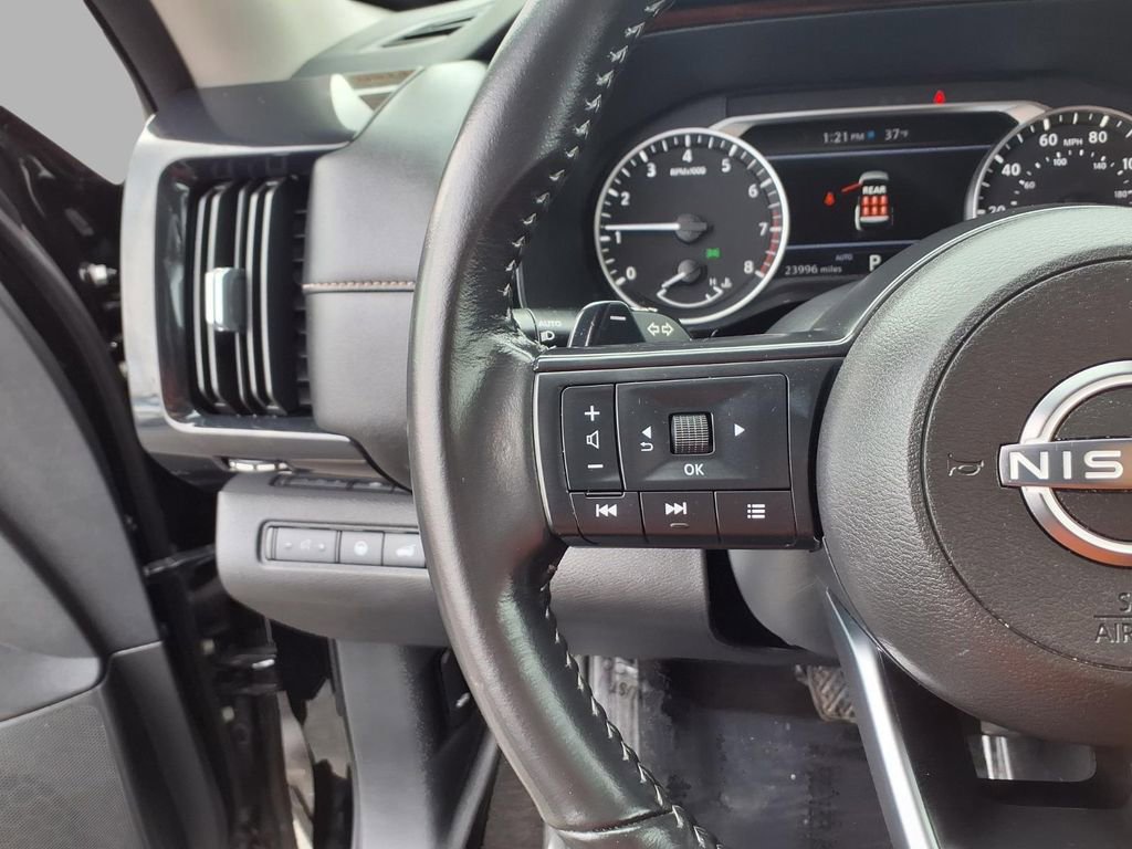 Used 2025 Nissan Pathfinder SV image 10