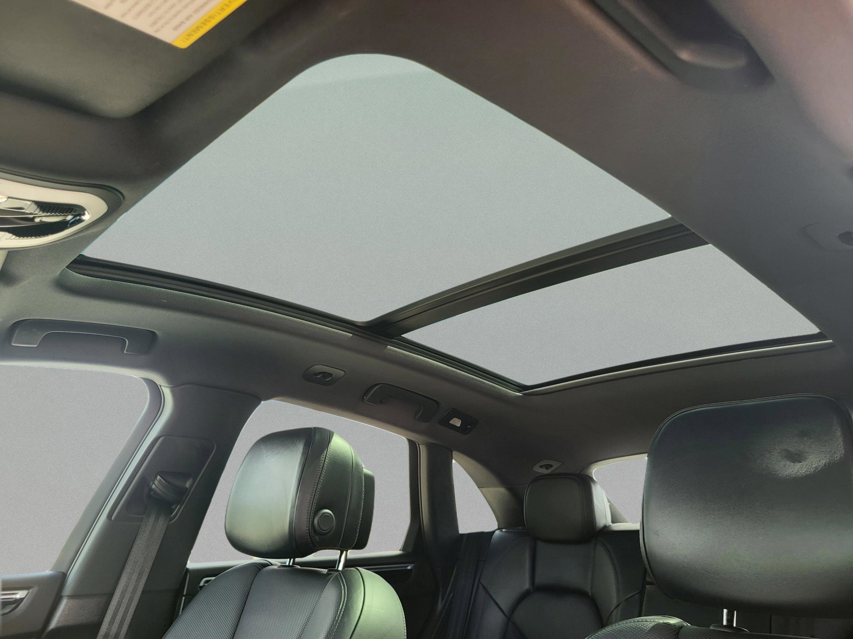 Used 2023 Porsche Macan AWD/4WD image 40